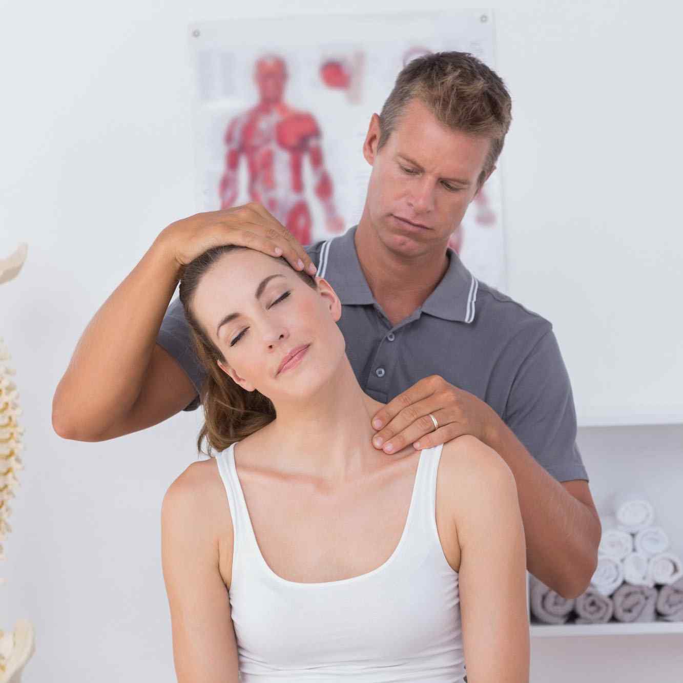 https://www.ananthospital.in/wp-content/uploads/2015/12/kiroprakticar.jpg